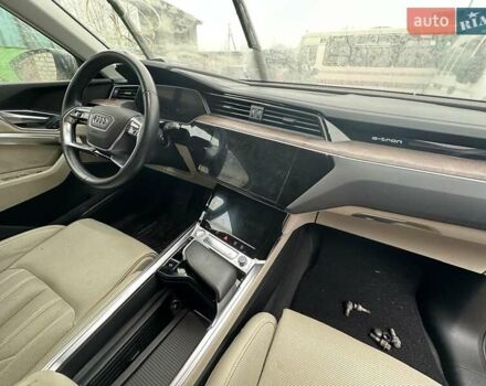 Чорний Ауді E-Tron, об'ємом двигуна 0 л та пробігом 97 тис. км за 19000 $, фото 8 на Automoto.ua