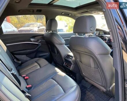 Черный Ауди E-Tron, объемом двигателя 0 л и пробегом 81 тыс. км за 34950 $, фото 28 на Automoto.ua