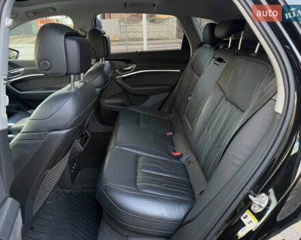 Чорний Ауді E-Tron, об'ємом двигуна 0 л та пробігом 63 тис. км за 26500 $, фото 60 на Automoto.ua