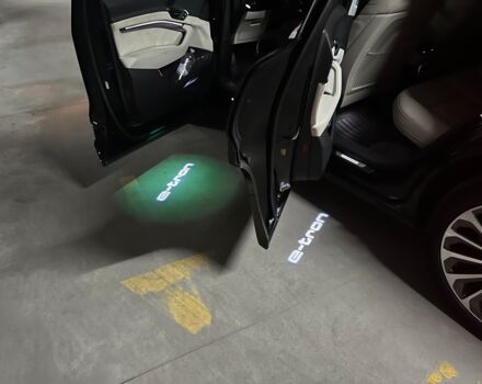 Чорний Ауді E-Tron, об'ємом двигуна 0 л та пробігом 31 тис. км за 32300 $, фото 6 на Automoto.ua