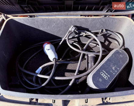 Чорний Ауді E-Tron, об'ємом двигуна 0 л та пробігом 118 тис. км за 19800 $, фото 8 на Automoto.ua