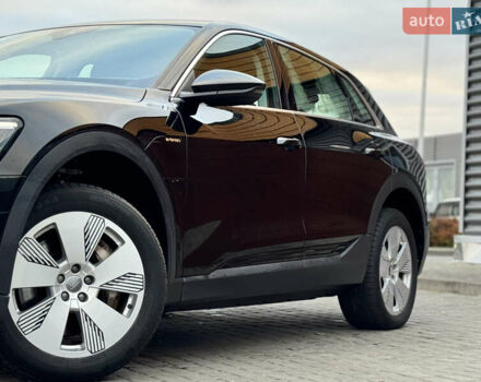 Ауді E-Tron 2019 у Рівному на Automoto.ua Чорний Ауді E-Tron, об'ємом двигуна 0 л та пробігом 220 тис. км за 23500 $, фото 6 на Automoto.ua