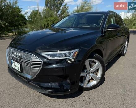 Чорний Ауді E-Tron, об'ємом двигуна 0 л та пробігом 75 тис. км за 31000 $, фото 3 на Automoto.ua