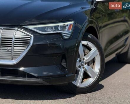 Чорний Ауді E-Tron, об'ємом двигуна 0 л та пробігом 75 тис. км за 31000 $, фото 7 на Automoto.ua