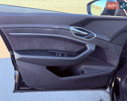 Чорний Ауді E-Tron, об'ємом двигуна 0 л та пробігом 118 тис. км за 19800 $, фото 16 на Automoto.ua