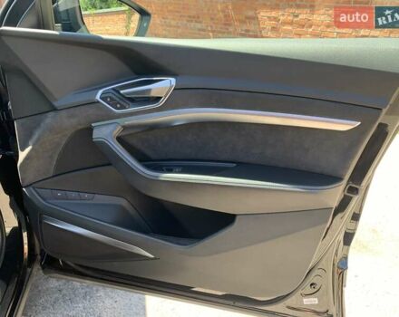 Чорний Ауді E-Tron, об'ємом двигуна 0 л та пробігом 65 тис. км за 33000 $, фото 17 на Automoto.ua