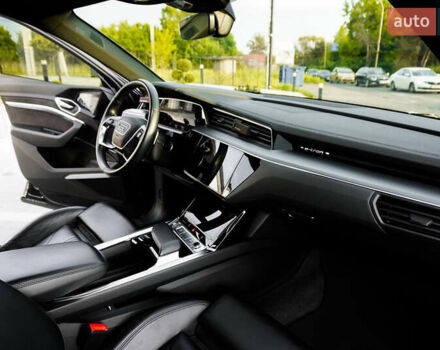 Черный Ауди E-Tron, объемом двигателя 0 л и пробегом 50 тыс. км за 31900 $, фото 19 на Automoto.ua