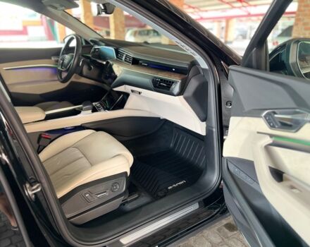 Чорний Ауді E-Tron, об'ємом двигуна 0 л та пробігом 31 тис. км за 32300 $, фото 3 на Automoto.ua