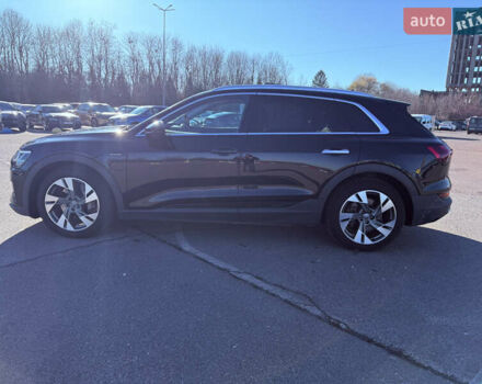 Чорний Ауді E-Tron, об'ємом двигуна 0 л та пробігом 118 тис. км за 19800 $, фото 3 на Automoto.ua