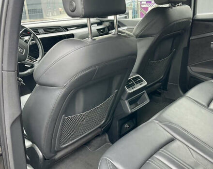 Чорний Ауді E-Tron, об'ємом двигуна 0 л та пробігом 138 тис. км за 29900 $, фото 45 на Automoto.ua