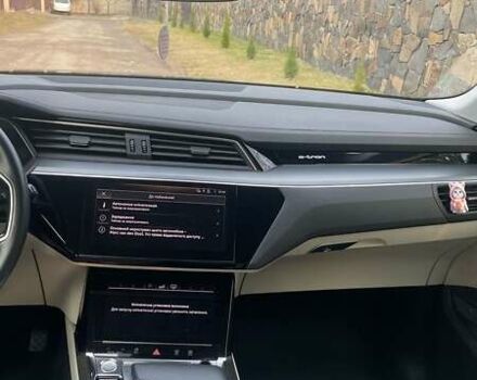 Чорний Ауді E-Tron, об'ємом двигуна 0 л та пробігом 137 тис. км за 27500 $, фото 5 на Automoto.ua