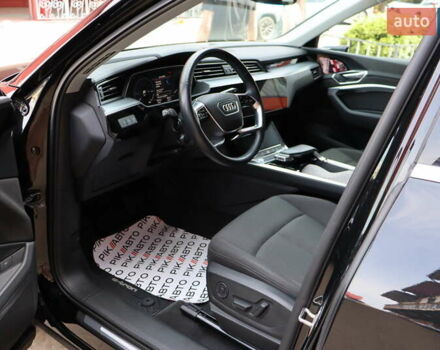 Чорний Ауді E-Tron, об'ємом двигуна 0 л та пробігом 86 тис. км за 29800 $, фото 17 на Automoto.ua