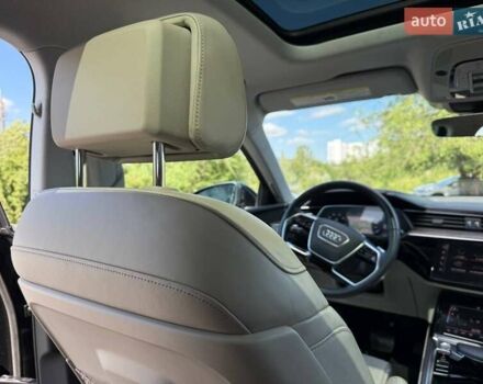 Чорний Ауді E-Tron, об'ємом двигуна 0 л та пробігом 75 тис. км за 31000 $, фото 37 на Automoto.ua