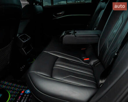 Чорний Ауді E-Tron, об'ємом двигуна 0 л та пробігом 100 тис. км за 31400 $, фото 69 на Automoto.ua