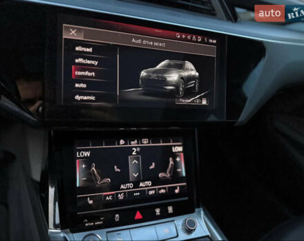 Чорний Ауді E-Tron, об'ємом двигуна 0 л та пробігом 201 тис. км за 23500 $, фото 8 на Automoto.ua