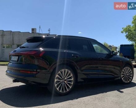 Чорний Ауді E-Tron, об'ємом двигуна 0 л та пробігом 65 тис. км за 33000 $, фото 3 на Automoto.ua