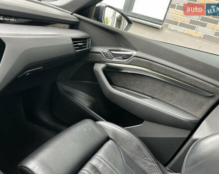 Черный Ауди E-Tron, объемом двигателя 0 л и пробегом 101 тыс. км за 29350 $, фото 54 на Automoto.ua