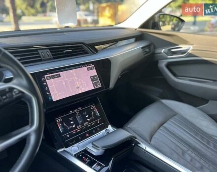 Чорний Ауді E-Tron, об'ємом двигуна 0 л та пробігом 115 тис. км за 24800 $, фото 6 на Automoto.ua