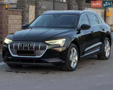 Чорний Ауді E-Tron, об'ємом двигуна 0 л та пробігом 201 тис. км за 23500 $, фото 4 на Automoto.ua