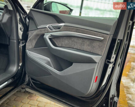 Чорний Ауді E-Tron, об'ємом двигуна 0 л та пробігом 140 тис. км за 26000 $, фото 59 на Automoto.ua