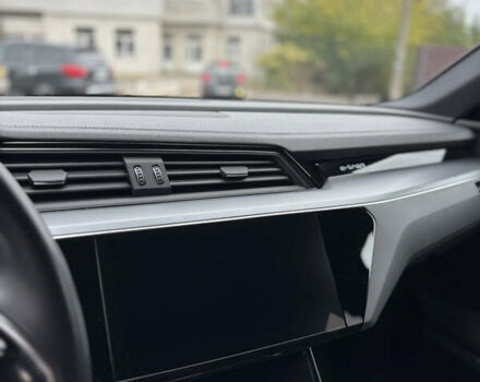 Черный Ауди E-Tron, объемом двигателя 0 л и пробегом 151 тыс. км за 27700 $, фото 18 на Automoto.ua