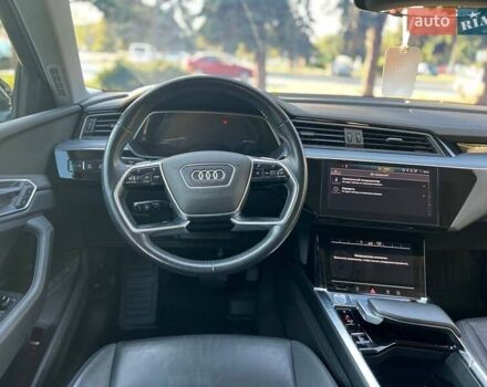 Чорний Ауді E-Tron, об'ємом двигуна 0 л та пробігом 115 тис. км за 24800 $, фото 8 на Automoto.ua