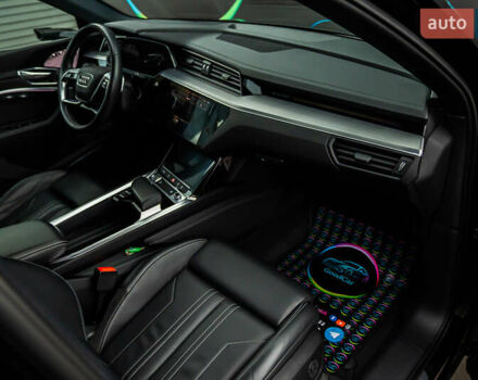 Чорний Ауді E-Tron, об'ємом двигуна 0 л та пробігом 100 тис. км за 31400 $, фото 56 на Automoto.ua