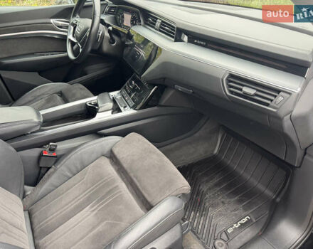 Чорний Ауді E-Tron, об'ємом двигуна 0 л та пробігом 151 тис. км за 27500 $, фото 9 на Automoto.ua