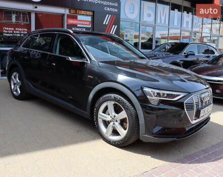 Чорний Ауді E-Tron, об'ємом двигуна 0 л та пробігом 86 тис. км за 29800 $, фото 7 на Automoto.ua