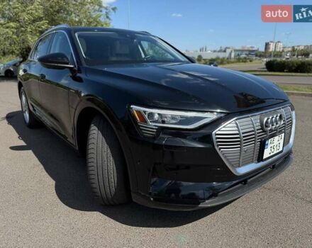 Чорний Ауді E-Tron, об'ємом двигуна 0 л та пробігом 75 тис. км за 31000 $, фото 10 на Automoto.ua