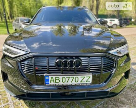 Чорний Ауді E-Tron, об'ємом двигуна 0 л та пробігом 88 тис. км за 47500 $, фото 3 на Automoto.ua