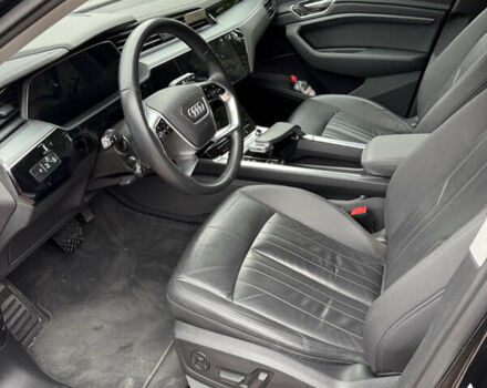 Чорний Ауді E-Tron, об'ємом двигуна 0 л та пробігом 211 тис. км за 20500 $, фото 13 на Automoto.ua