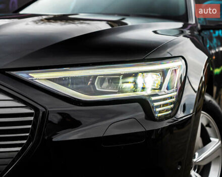 Чорний Ауді E-Tron, об'ємом двигуна 0 л та пробігом 100 тис. км за 31400 $, фото 24 на Automoto.ua