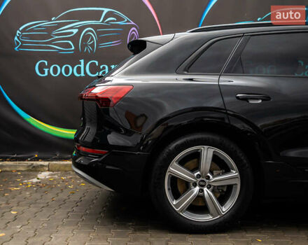 Чорний Ауді E-Tron, об'ємом двигуна 0 л та пробігом 100 тис. км за 31400 $, фото 4 на Automoto.ua