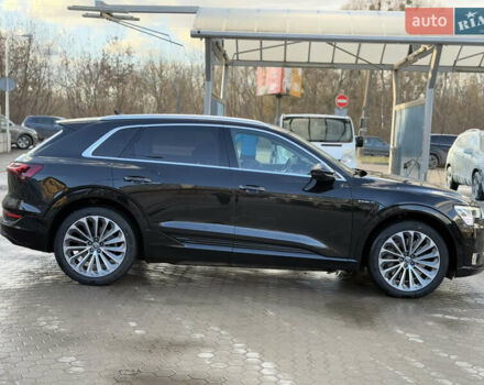 Чорний Ауді E-Tron, об'ємом двигуна 0 л та пробігом 63 тис. км за 26500 $, фото 10 на Automoto.ua