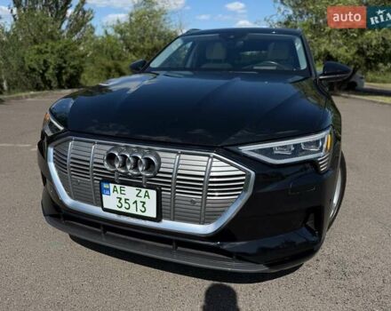Чорний Ауді E-Tron, об'ємом двигуна 0 л та пробігом 75 тис. км за 31000 $, фото 11 на Automoto.ua