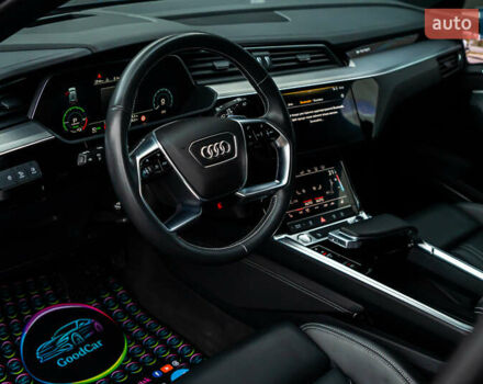 Чорний Ауді E-Tron, об'ємом двигуна 0 л та пробігом 100 тис. км за 31400 $, фото 49 на Automoto.ua