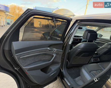 Чорний Ауді E-Tron, об'ємом двигуна 0 л та пробігом 63 тис. км за 26500 $, фото 63 на Automoto.ua