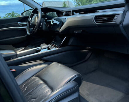 Чорний Ауді E-Tron, об'ємом двигуна 0 л та пробігом 95 тис. км за 32500 $, фото 16 на Automoto.ua