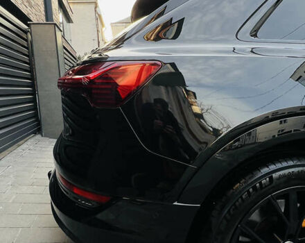 Ауді E-Tron 2019 у Тернополі на Automoto.ua Чорний Ауді E-Tron, об'ємом двигуна 0 л та пробігом 120 тис. км за 37000 $, фото 5 на Automoto.ua