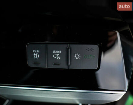 Чорний Ауді E-Tron, об'ємом двигуна 0 л та пробігом 100 тис. км за 31400 $, фото 83 на Automoto.ua