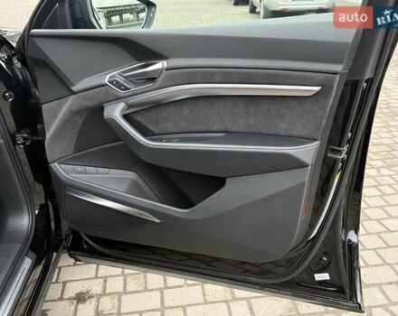 Чорний Ауді E-Tron, об'ємом двигуна 0 л та пробігом 76 тис. км за 31000 $, фото 37 на Automoto.ua