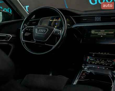 Черный Ауди E-Tron, объемом двигателя 0 л и пробегом 133 тыс. км за 28900 $, фото 64 на Automoto.ua