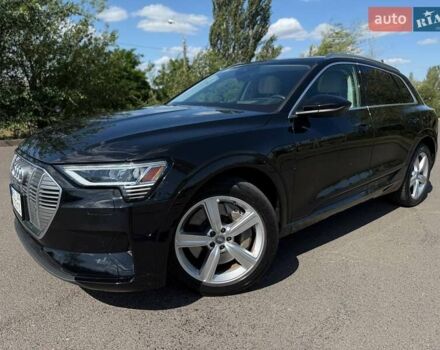 Чорний Ауді E-Tron, об'ємом двигуна 0 л та пробігом 75 тис. км за 31000 $, фото 4 на Automoto.ua