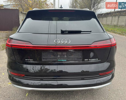 Чорний Ауді E-Tron, об'ємом двигуна 0 л та пробігом 151 тис. км за 27500 $, фото 5 на Automoto.ua