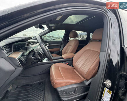 Черный Ауди E-Tron, объемом двигателя 0 л и пробегом 72 тыс. км за 25999 $, фото 19 на Automoto.ua