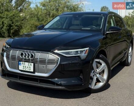 Чорний Ауді E-Tron, об'ємом двигуна 0 л та пробігом 75 тис. км за 31000 $, фото 2 на Automoto.ua