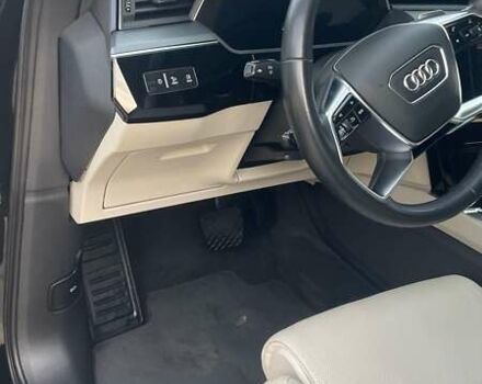 Чорний Ауді E-Tron, об'ємом двигуна 0 л та пробігом 137 тис. км за 27500 $, фото 7 на Automoto.ua