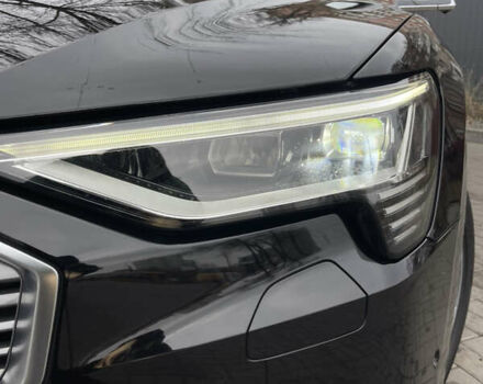 Чорний Ауді E-Tron, об'ємом двигуна 0 л та пробігом 138 тис. км за 29900 $, фото 7 на Automoto.ua