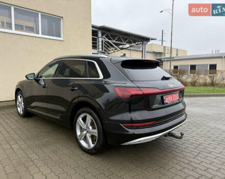 Чорний Ауді E-Tron, об'ємом двигуна 0 л та пробігом 142 тис. км за 23500 $, фото 3 на Automoto.ua